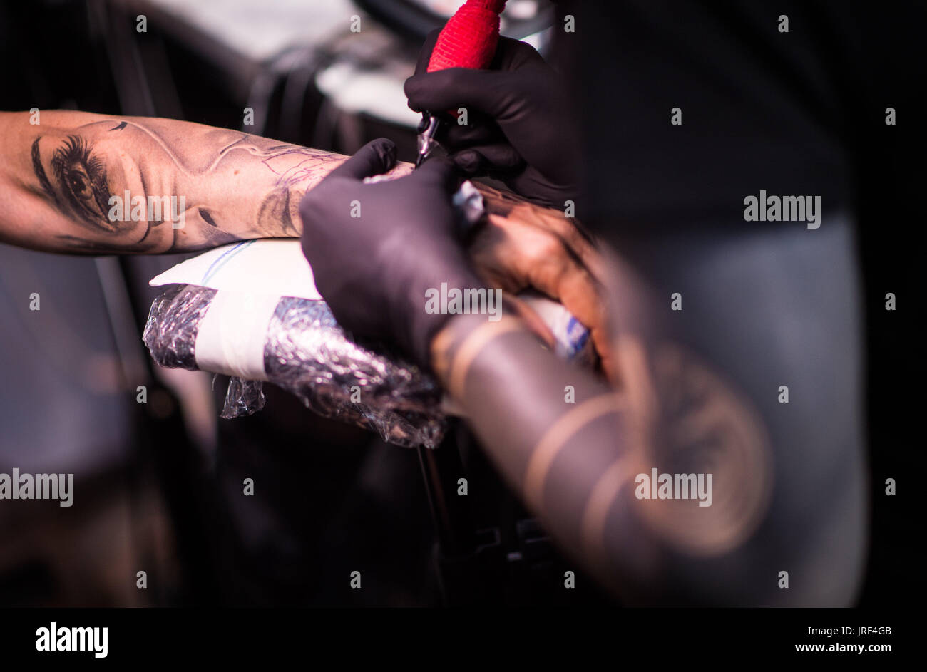 Page 9 Live Tattooing High Resolution Stock Photography And Images Alamy