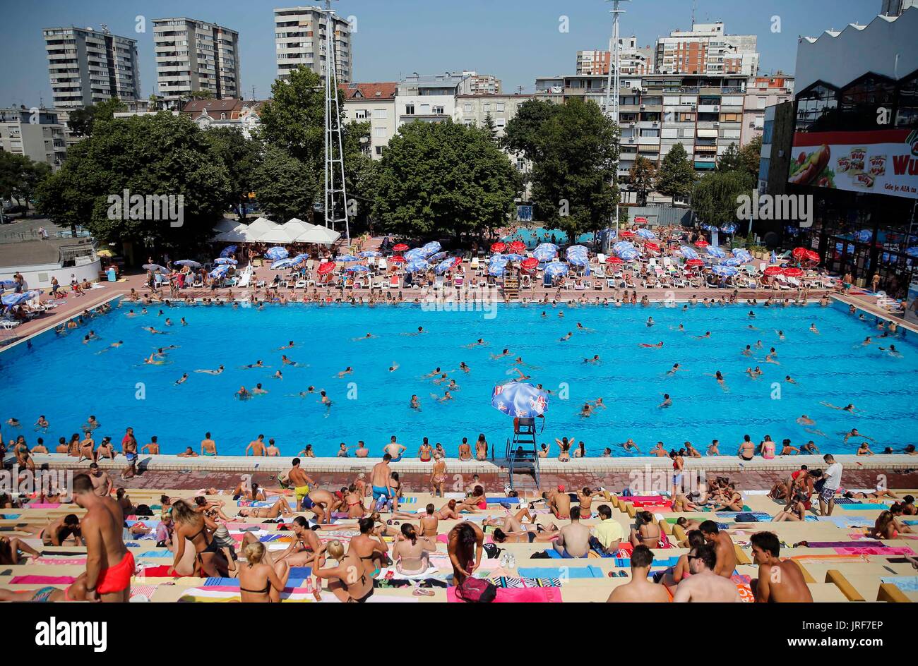 Belgrade Serbia. 5th Aug 2017. People crowd a swimming pool to