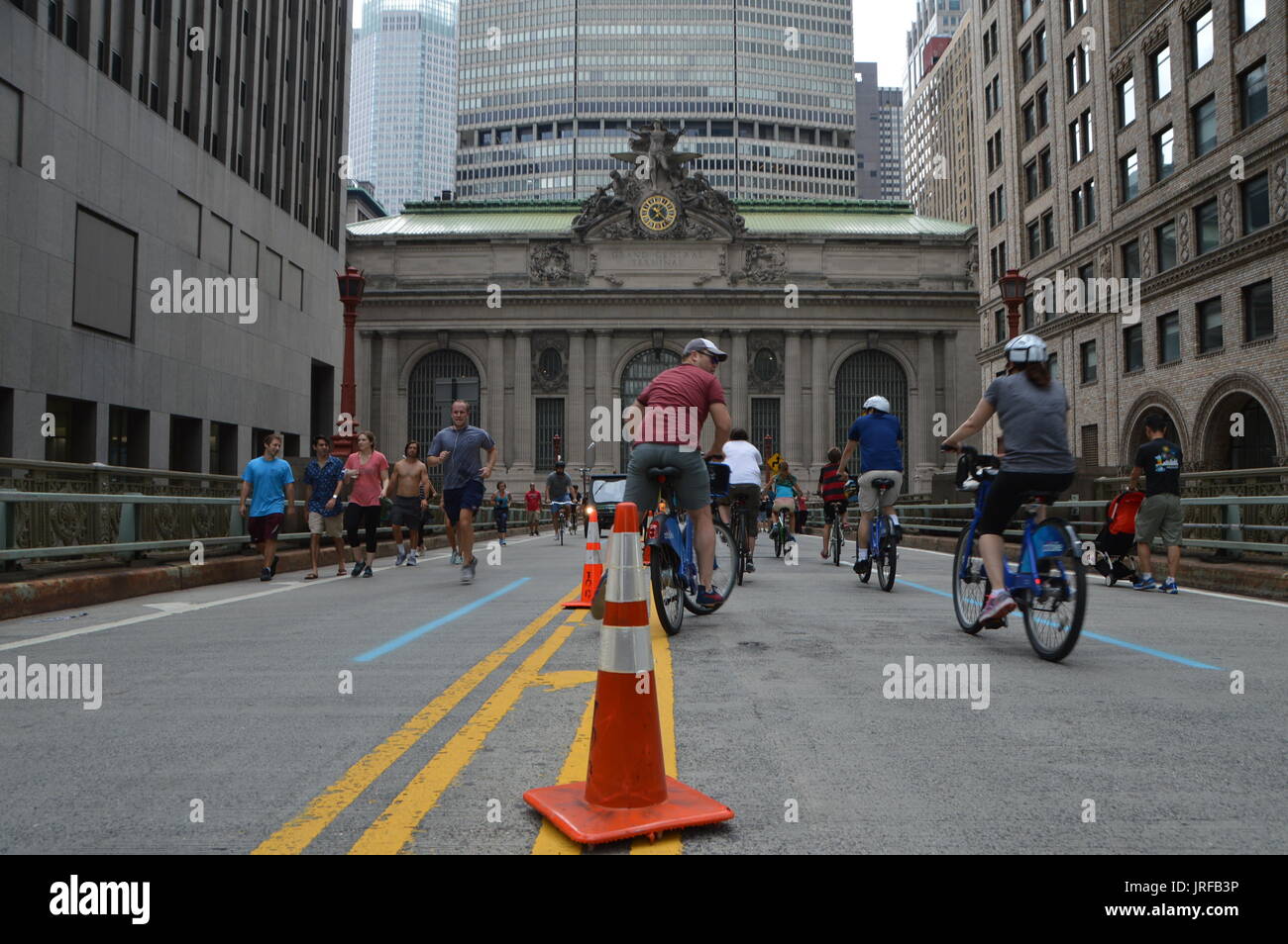 New York, USA. 05th Aug, 2017. Manhattan, New York, August 5th, 2017. Bicyclists, joggers and walkers enjoy Car Free Streets on Park Ave as part of New York City's Summer Streets. Credit: Ryan Rahman/Alamy Live News Stock Photo