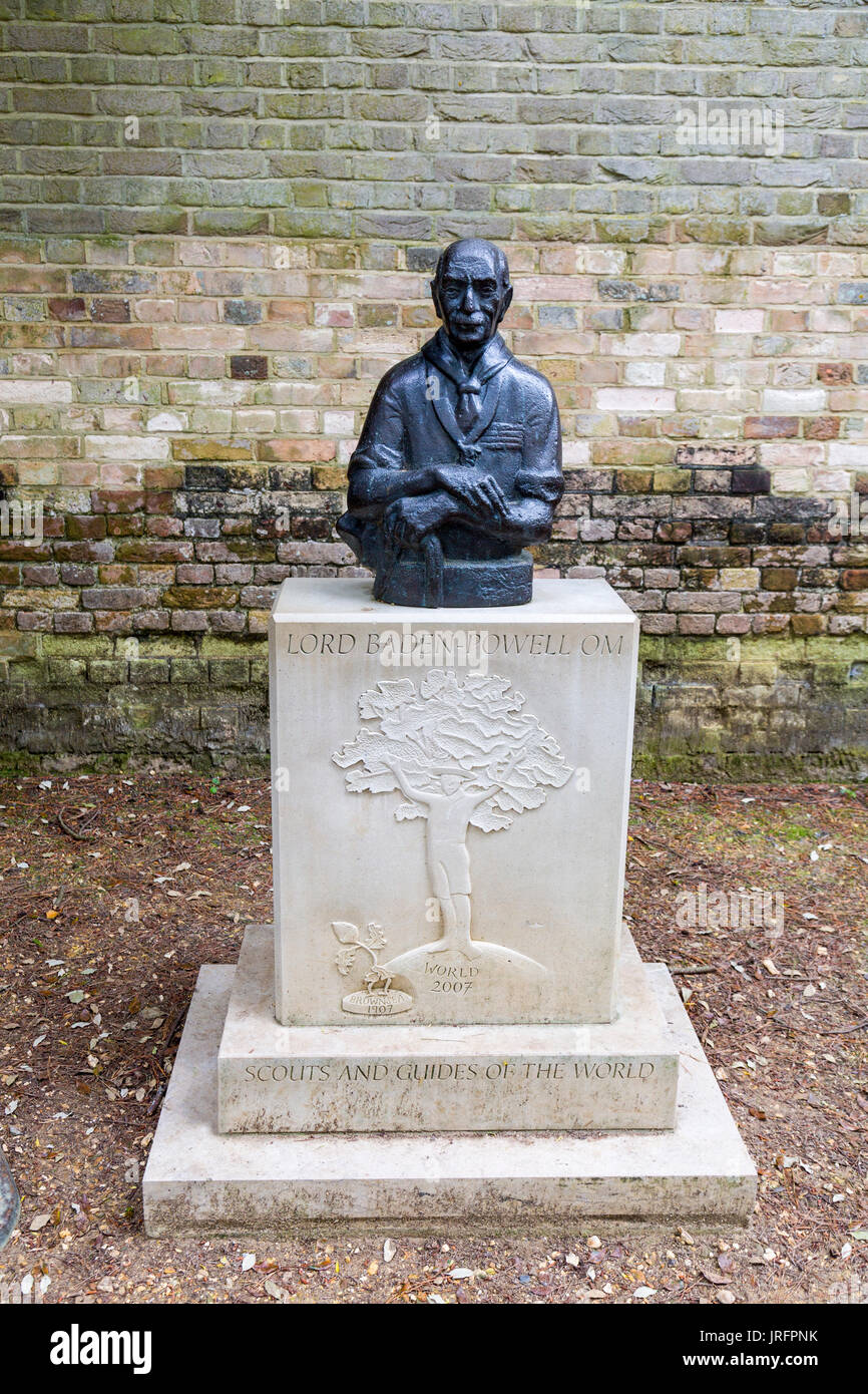 File:Perambur-Heritage-Walk-Lord-Baden-Powell-Statue-Founder