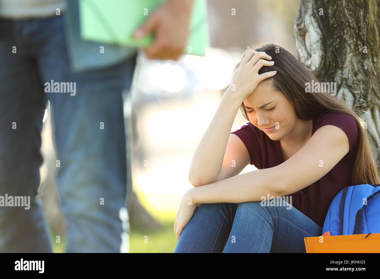 Couple of students breaking up a relationship with the guy leaving his girlfriend Stock Photo