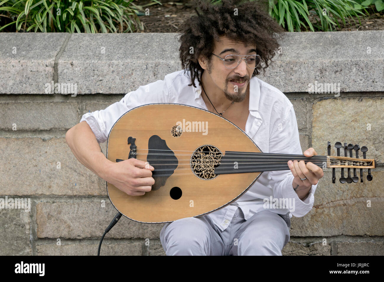 Oud instrument hires stock photography and images Alamy