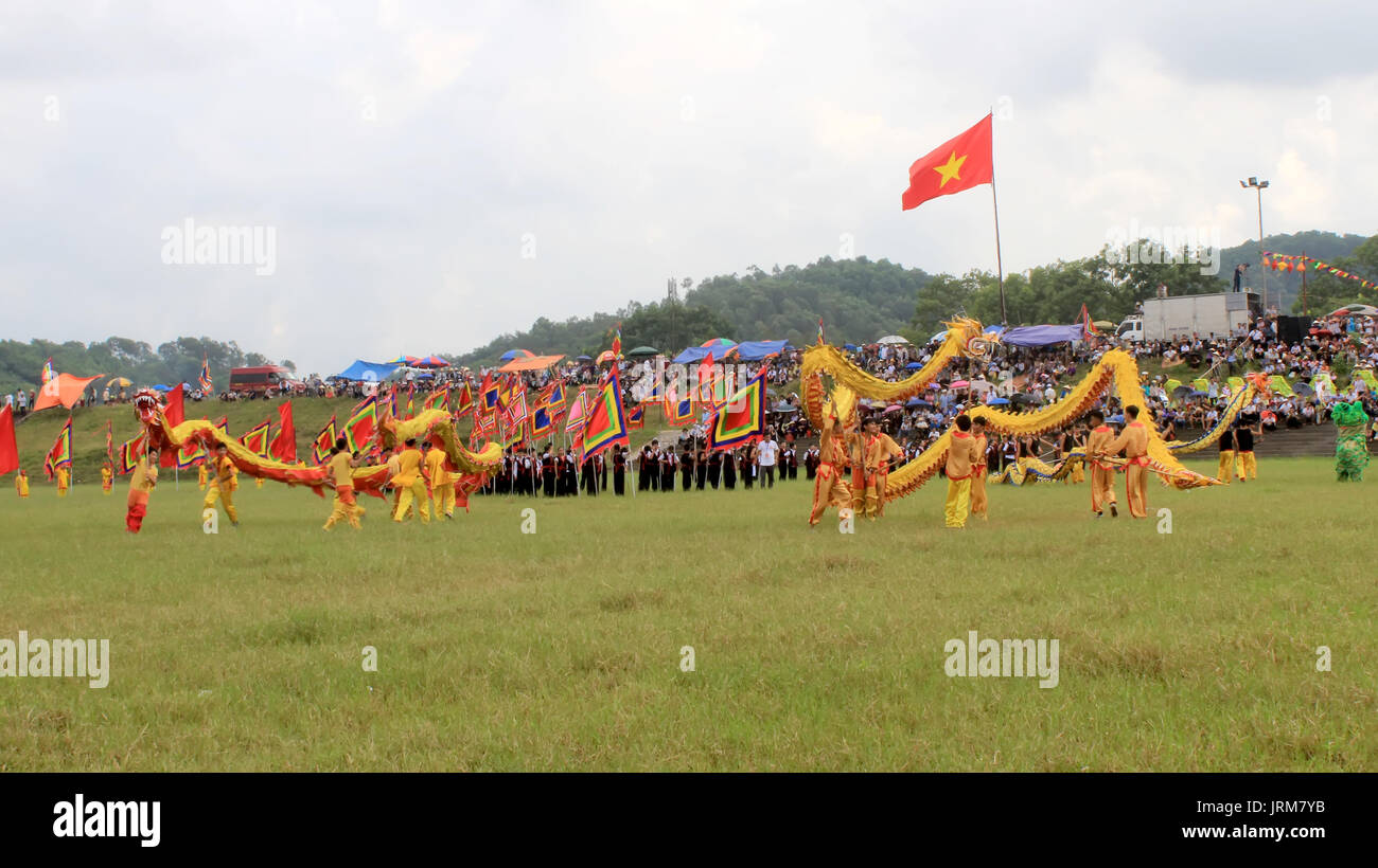 HAI DUONG, VIETNAM, SEPTEMBER, 10: a group of Asian people dance dragon in folk festivals on September, 10, 2014 in Hai Duong, Vietnam Stock Photo