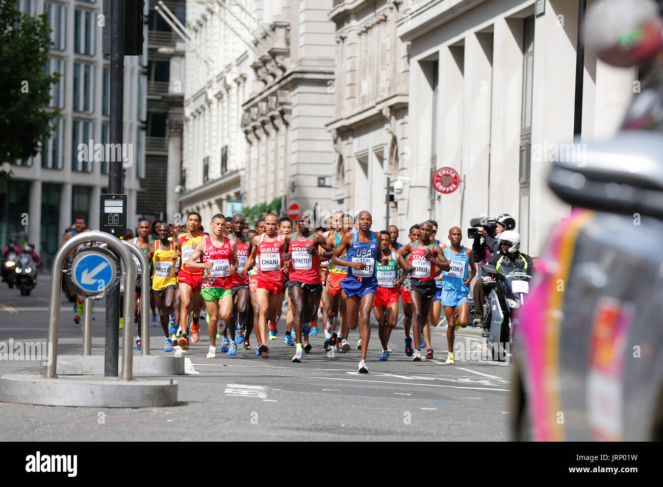 Spectators at iaaf marathon hires stock photography and images Alamy