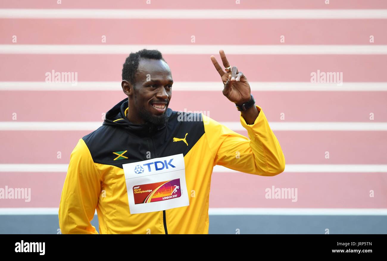 London, UK. 06th Aug, 2017. Usain Bolt (JAM) salutes the crowd. Medal ceremony podium. IAAF world athletics championships. London Olympic stadium. Queen Elizabeth Olympic park. Stratford. London. UK. 06/08/2017. Credit: Sport In Pictures/Alamy Live News Stock Photo