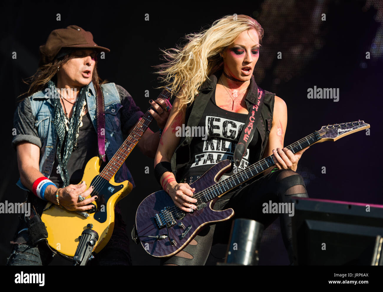 Wacken, Germany. 5th Aug, 2017. Guitarists Ryan Roxie (L) and Nita Strauss from the US band 'Alice Cooper' performing on the Harder Stage at the Wacken Open Air festival in Wacken, Germany, 5 August 2017. Wacken Open Air runs from 03 - 05.08.2017. Photo: Christophe Gateau/dpa/Alamy Live News Stock Photo