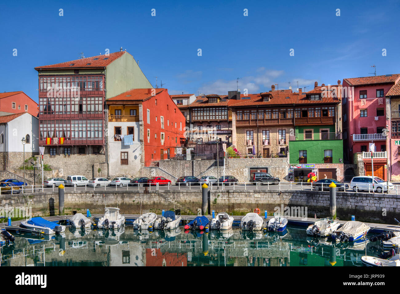 Casas del puerto de Llanes. Asturias. España. Conjunto histórico artístico  Stock Photo - Alamy
