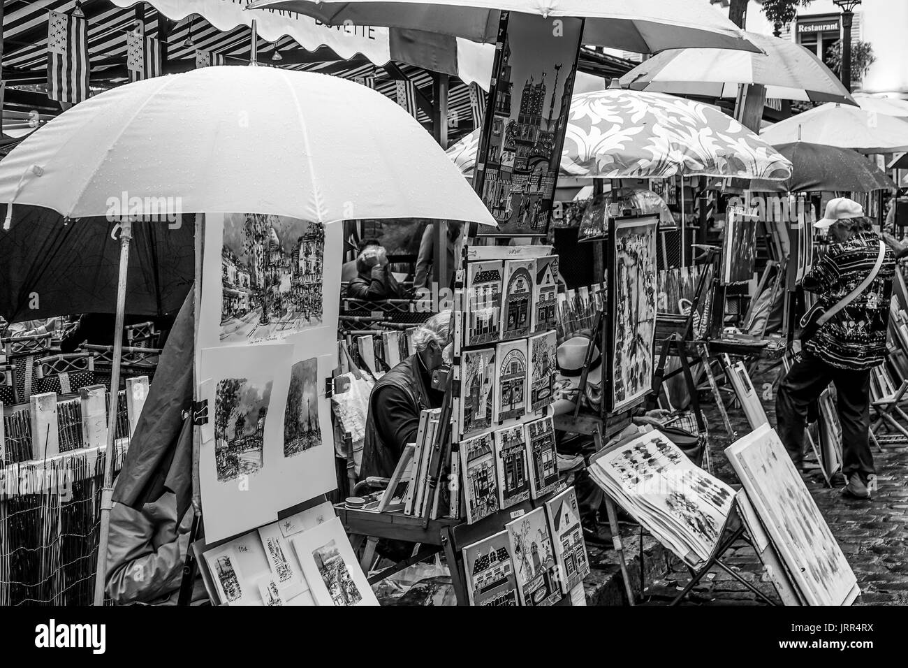 Painter and street artists at Place du Tertre on Montmartre hill ...