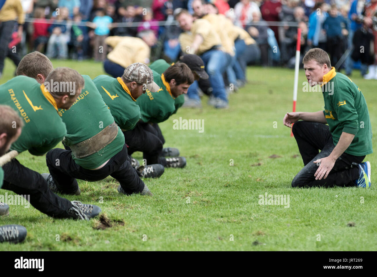 Tug of war hi-res stock photography and images - Alamy