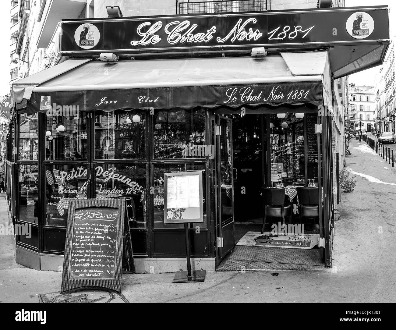 Small tavern and street cafe in Paris Le chat noir - PARIS / FRANCE - SEPTEMBER 24, 2017 Stock Photo