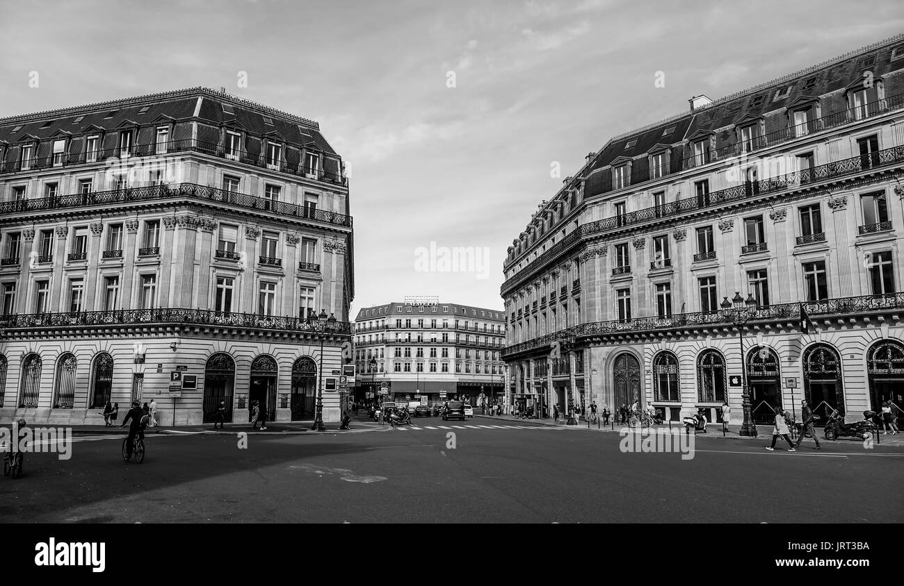 Wonderful mansions in Paris - amazing street view - PARIS / FRANCE - SEPTEMBER 24, 2017 Stock Photo