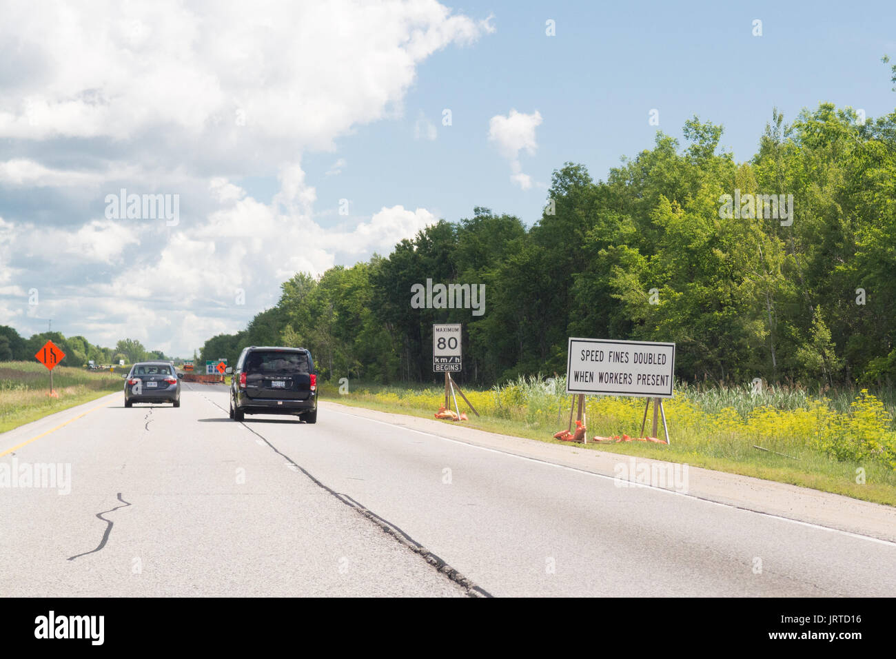 Speed fines sign canada hires stock photography and images Alamy