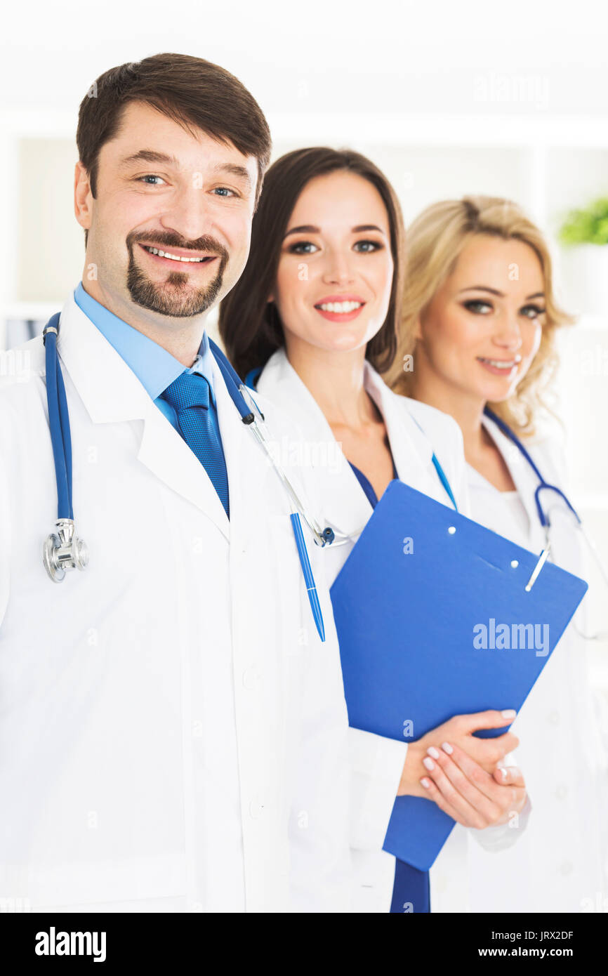 Group of doctors standing hi-res stock photography and images - Alamy