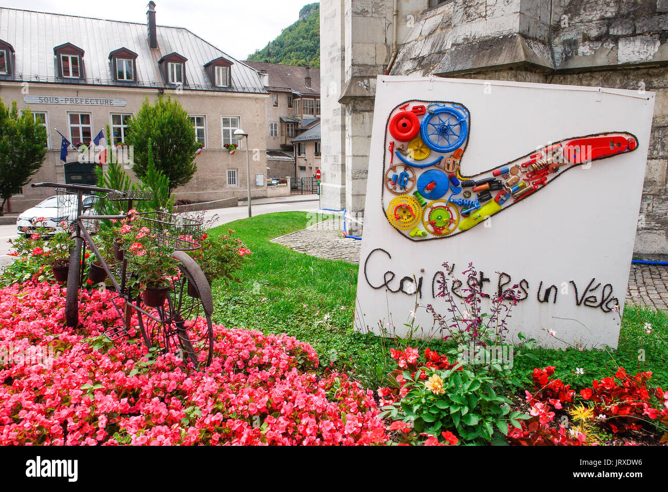 Artwork in a public garden pays homage to pipes making local tradition, Saint-Claude, Franche-Comté, Jura (France) Stock Photo