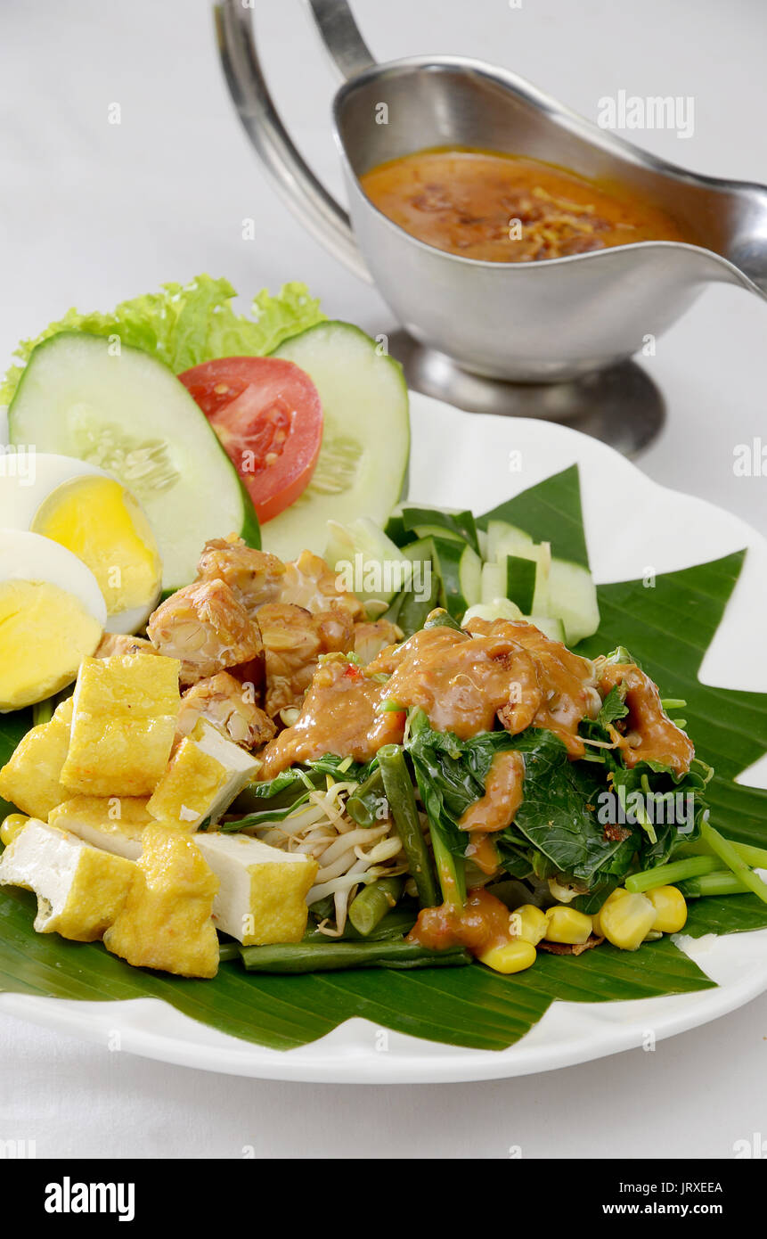 gadogado, indonesian salad, mix vegetable serve with peanut sauce