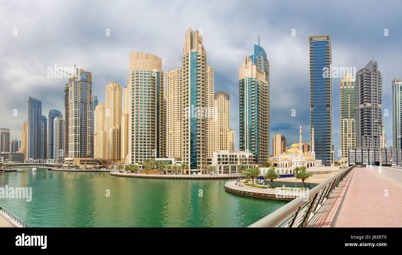 Dubai - The Promenade Of Marina And The Mosque Stock Photo - Alamy