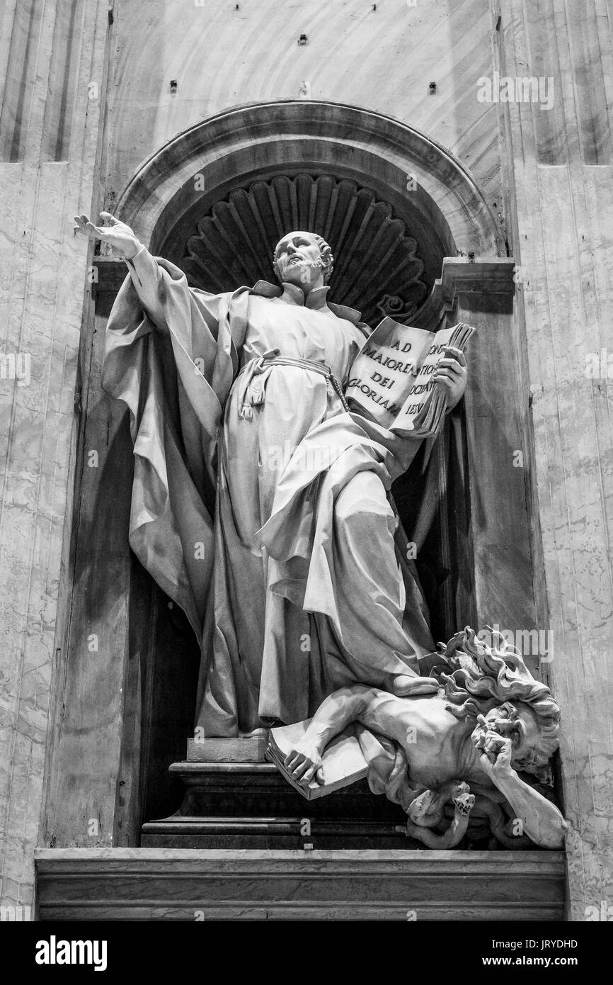 Marble statues in St Peters Basilica at Vatican in Rome - ROME / ITALY ...