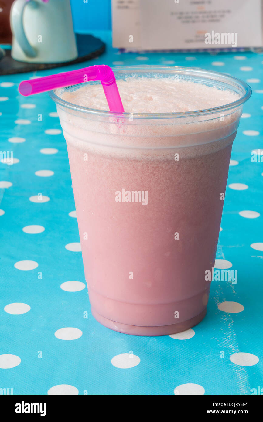 https://c8.alamy.com/comp/JRYEP4/raspberry-smoothie-in-a-plastic-cup-with-pink-straw-JRYEP4.jpg
