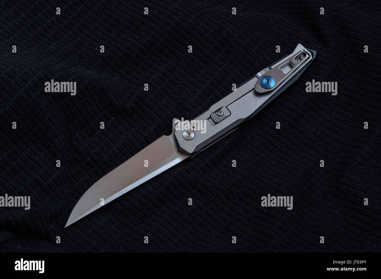 Knife in back hires stock photography and images Alamy