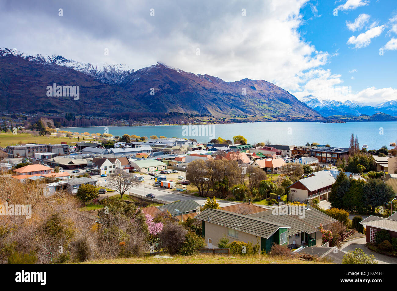 WANAKA NEW ZEALAND SEPTEMBER 5,2015 beautiful scenic of wanaka town