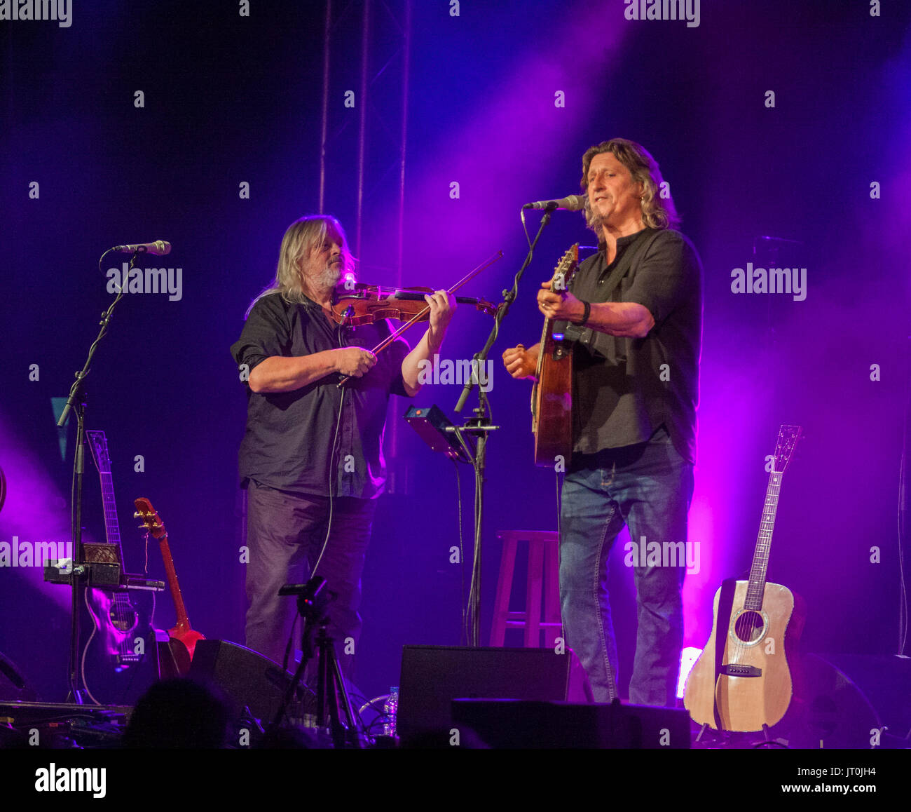 Phil beer show of hands hires stock photography and images Alamy