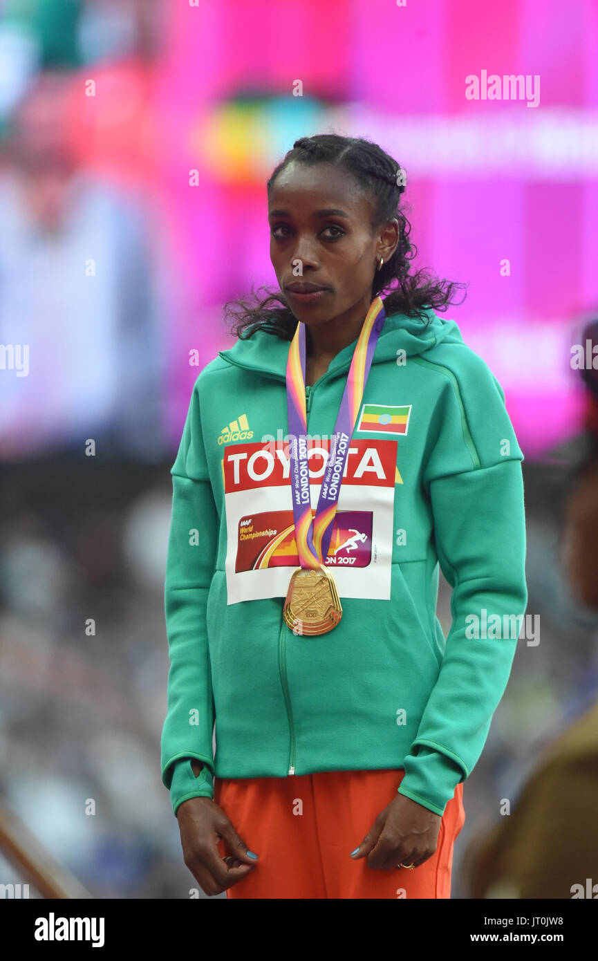 London, UK. 6th Aug, 2017. Winner of 10 km, Almaz AYANA, Ethiopia, during the medal ceremony in London on August 6, 2017 at the 2017 IAAF World Championships athletics. Credit: Ulrik Pedersen/Alamy Live News Stock Photo