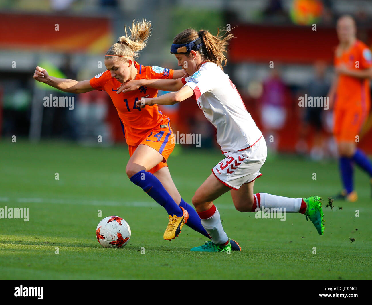 Enschede, Netherlands. 6th Aug, 2017. Jackie Groenen (L) of the Netherlands vies with Sofie Junge Pedersen of Denmark during the UEFA Women's EURO 2017 soccer tournament final match between Netherlands and Denmark in Enschede, the Netherlands, Aug. 6, 2017. The Netherlands won 4-2 and claimed the title. Credit: Ye Pingfan/Xinhua/Alamy Live News Stock Photo