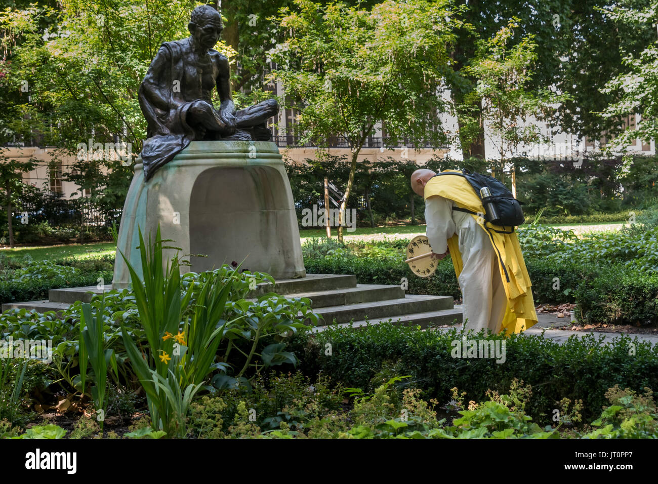 London, UK. 6th Aug, 2017. London, UK. 6th August 2017. Buddhist monk Rev Gyoro Nagase prays at the statue of Gandhi before the London CND ceremony in memory of the victims, past and present on the 72nd anniversary of the dropping of the atomic bomb on Hiroshima and the second atomic bomb dropped on Nagasaki three days later. After a number of speeches and performances there was a minute's silence during which the Deputy Mayor of Camden and others laid flowers around the commemorative cherry tree. Peter Marshall ImagesLive Credit: Peter Marshall/ImagesLive/ZUMA Wire/Alamy Live News Stock Photo