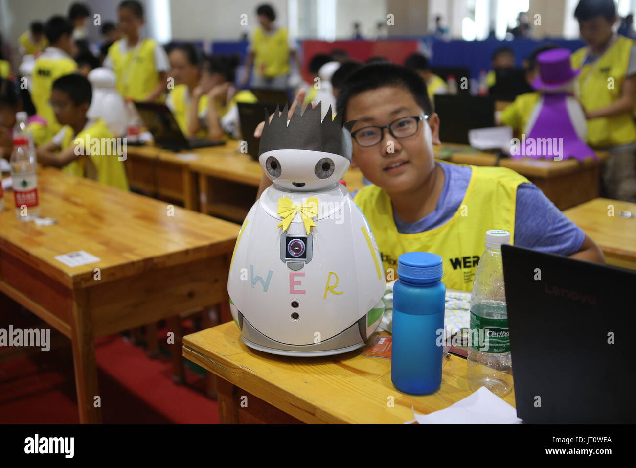 Binzhou, China. 7th Aug, 2017. -August 7 2017: (EDITORIAL USE ONLY. CHINA OUT) More than 900 teenagers attend the World Educational Robot (WER) Contest 2017 in Binzhou, Chinaeast China's Shandong Province, August 5th, 2017. Credit: SIPA Asia/ZUMA Wire/Alamy Live News Stock Photo