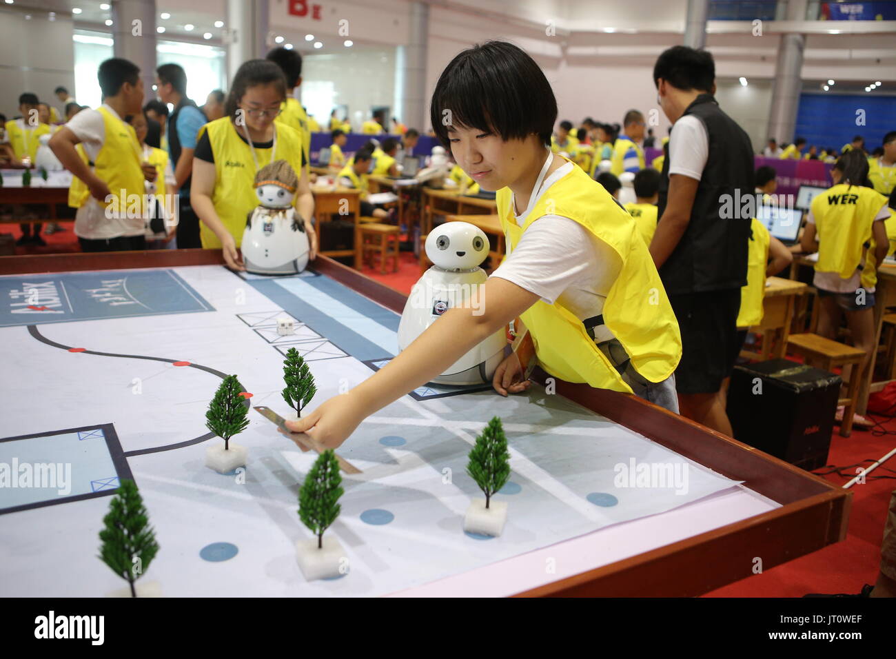 Binzhou, China. 7th Aug, 2017. -August 7 2017: (EDITORIAL USE ONLY. CHINA OUT) More than 900 teenagers attend the World Educational Robot (WER) Contest 2017 in Binzhou, Chinaeast China's Shandong Province, August 5th, 2017. Credit: SIPA Asia/ZUMA Wire/Alamy Live News Stock Photo