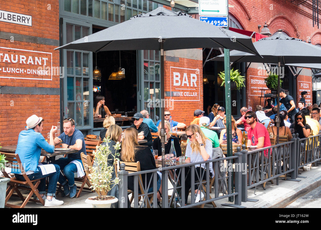 Alfresco dining italy hires stock photography and images Alamy