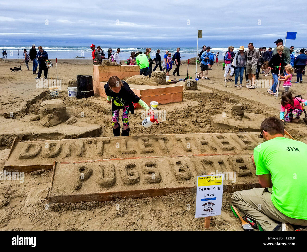 Sandcastle contest oregon hires stock photography and images Alamy