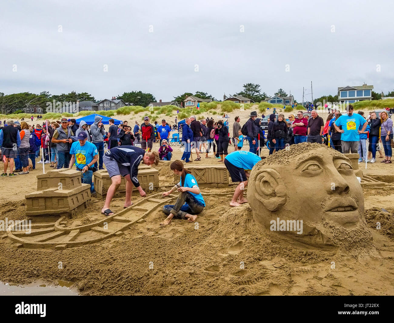 Sandcastle contest oregon hires stock photography and images Alamy