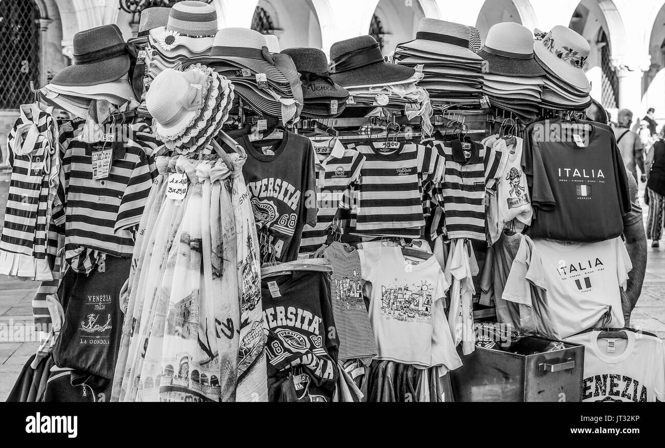 Souvenir sale in the city of Venice VENICE, ITALY JUNE 30, 2016 Stock Photo Alamy
