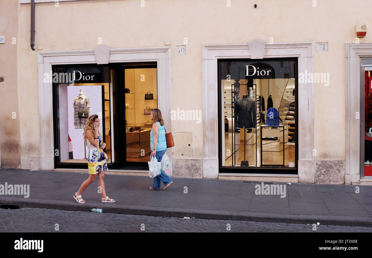 Rome Italy July 2017 - Shoppers pass by the famous Dior store in Tridente  district Stock Photo - Alamy