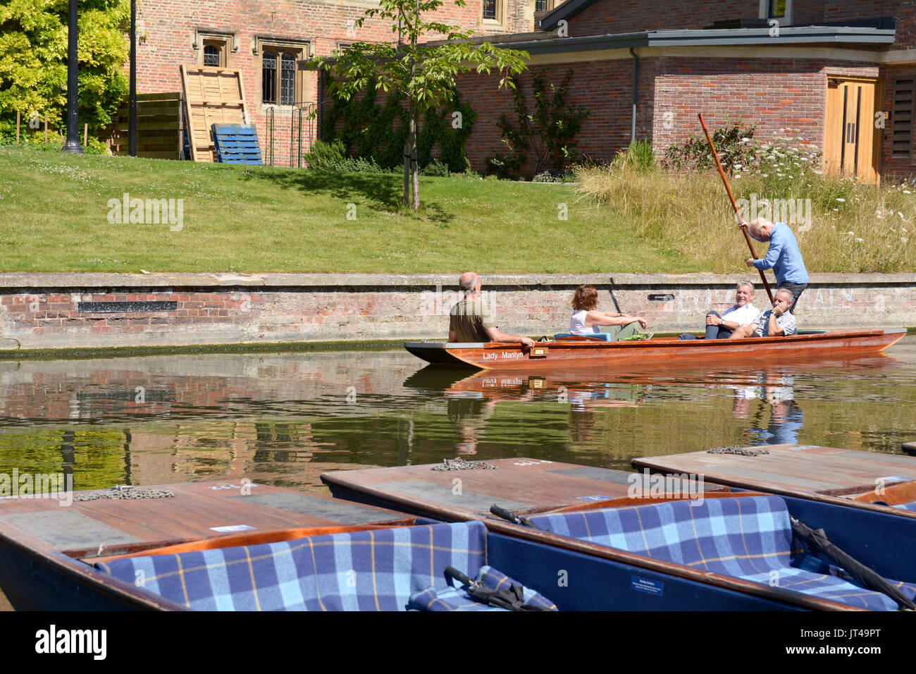 Puntings boats on the River Cam by Magdalene College in Cambridge England Stock Photo