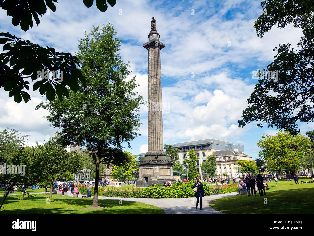 Visitors and residents relax on a warm summers day in St Andrew square, Edinburgh. Stock Photo