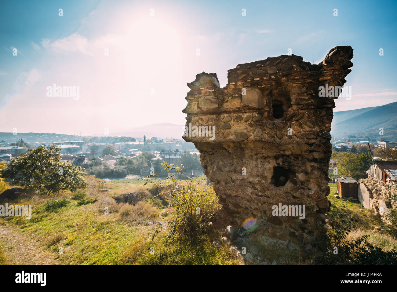 Gori, Shida Kartli Region, Georgia. Stone Wall Remains Of Gori Fortress. Goris Tsikhe Is A Medieval Citadel Standing Above The City Of Gori On A Rocky Stock Photo