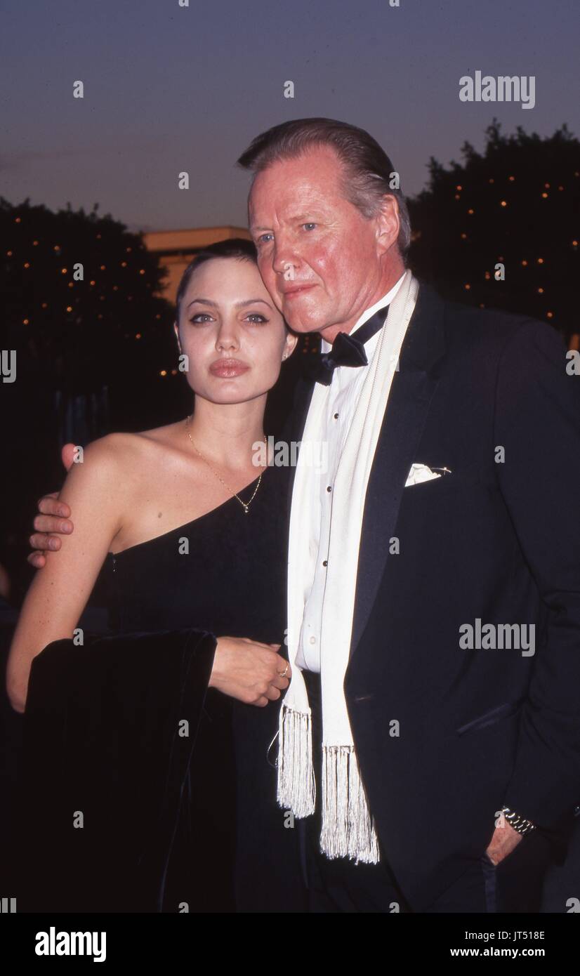 John voight and angelina jolie hi-res stock photography and images - Alamy