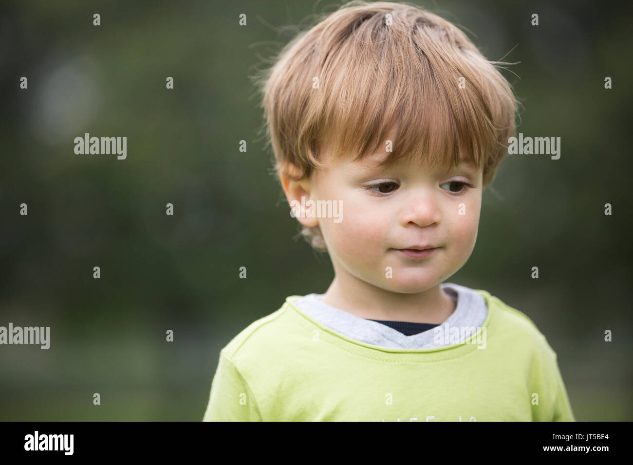 Cute happy boy child outdoors hi-res stock photography and images - Alamy