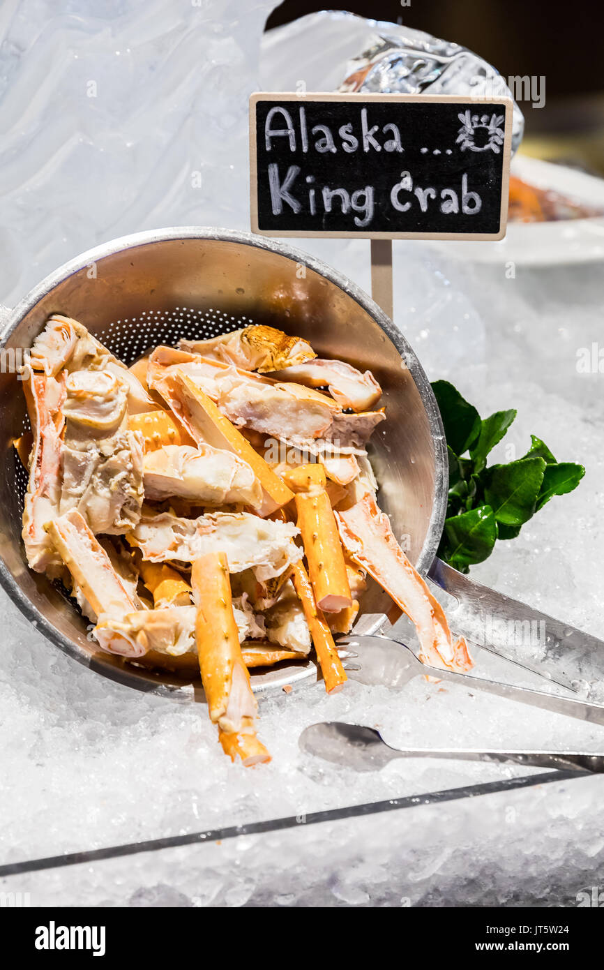 Alaska King crab seafood on ice Stock Photo - Alamy