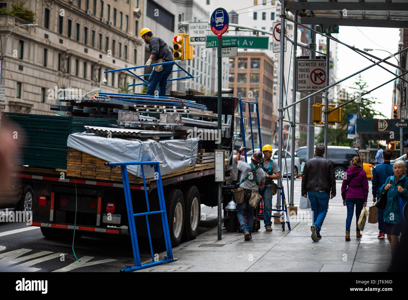 New york scaffolding workers hi-res stock photography and images - Alamy