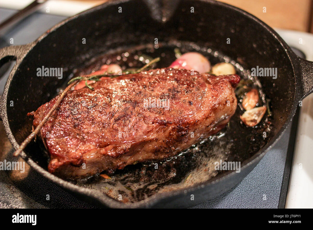 Steak in Cast Iron Pan Stock Photo Alamy