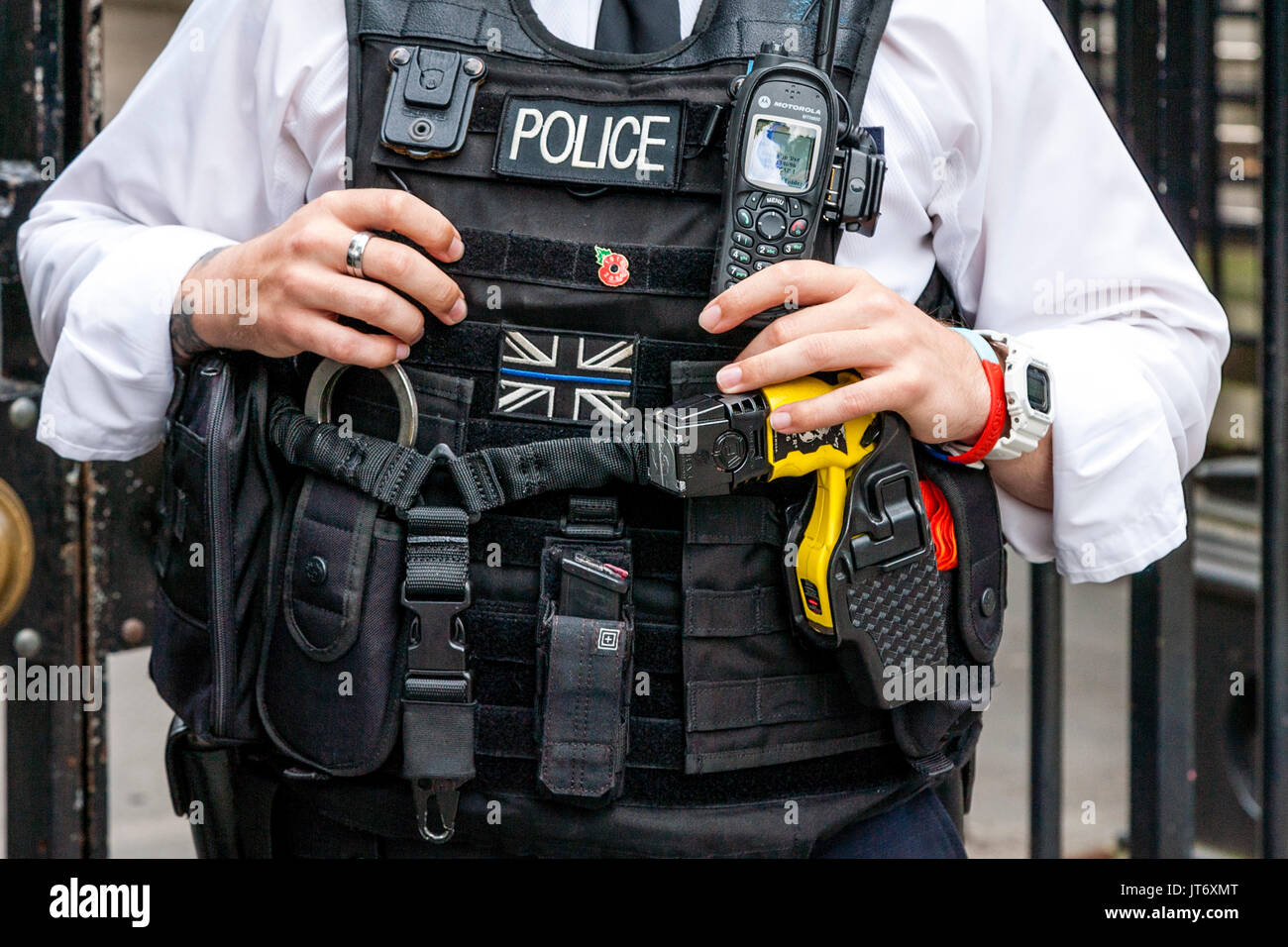 A London Police Officer At The Entrance Of Downing Street, London, UK Stock Photo
