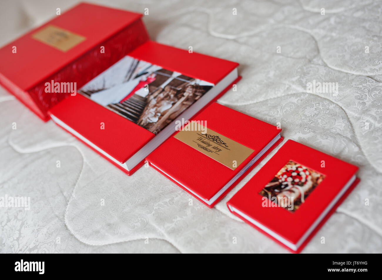 Vintage photo albums cover hi-res stock photography and images - Alamy