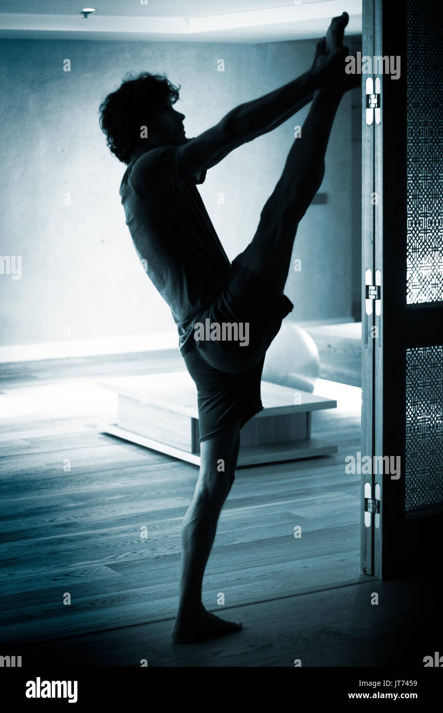 Splits: Stretching: Flexibility - Martial Arts, Ballet, Dance