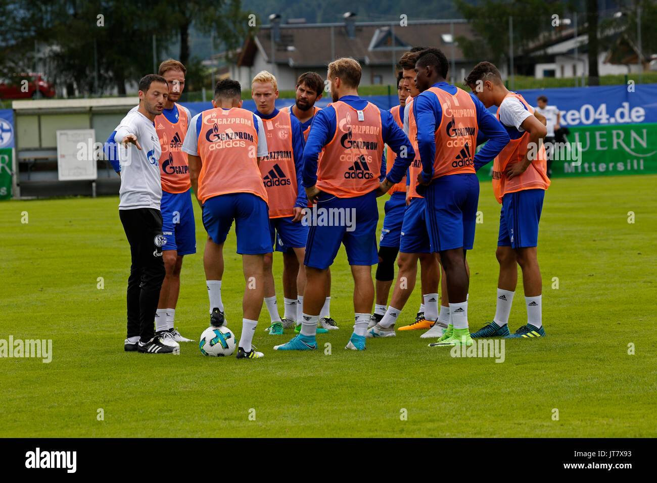 Domenico Tedesco gives definite instructions to the team - 28.07.2017, Soccer camp in Mittersill / Austria Stock Photo