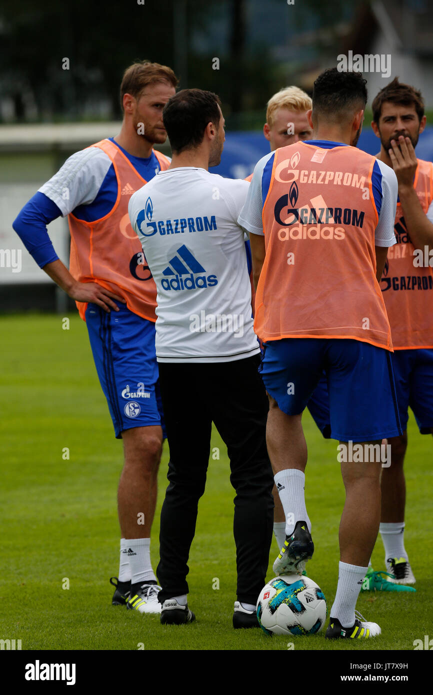 Domenico Tedesco gives definite instructions to the players - 28.07.2017, Soccer camp in Mittersill / Austria Stock Photo