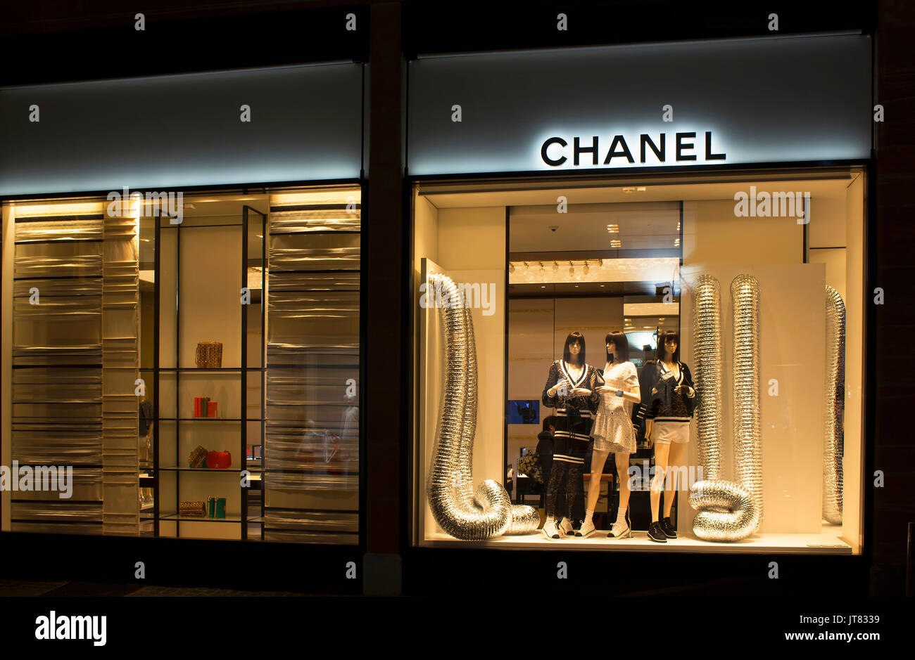 Chanel storefront hi-res stock photography and images - Alamy