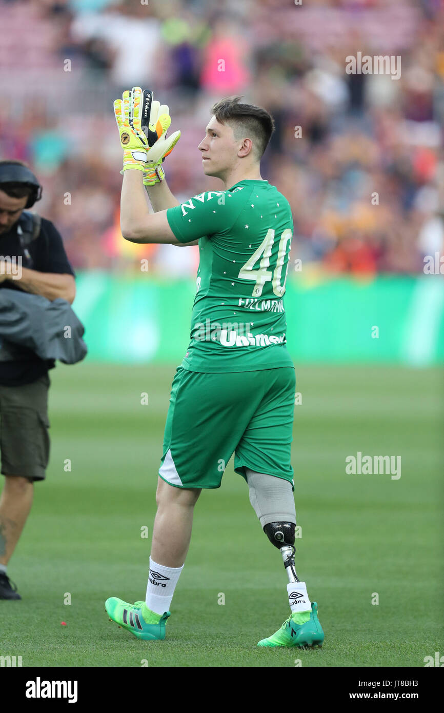 Barcelona, Spain. 7th Aug, 2017. Plane crash survivor Jakson Follmann of Chapecoense walks on the pitch and applauds supporters with prosthetic leg ahead of the 2017 Joan Gamper Trophy football match between FC Barcelona and Chapecoense on August 7, 2017 at Camp Nou stadium in Barcelona, Spain. Credit: Manuel Blondeau/ZUMA Wire/Alamy Live News Stock Photo